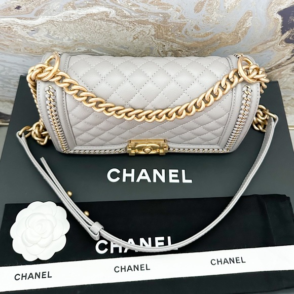 Chanel Caviar Quilted Chain Around Medium Boy Flap - Picture 4 of 16